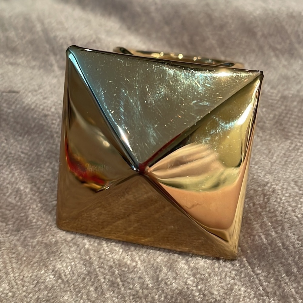 Pyramid Scarf Clip Minimalistic Style Goldtone